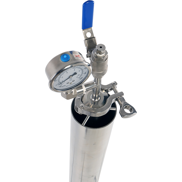 130g Open Column Cannabis Oil Extractor with dry ice sleeve, Open Blast Tube, close up of the dry ice sleeve